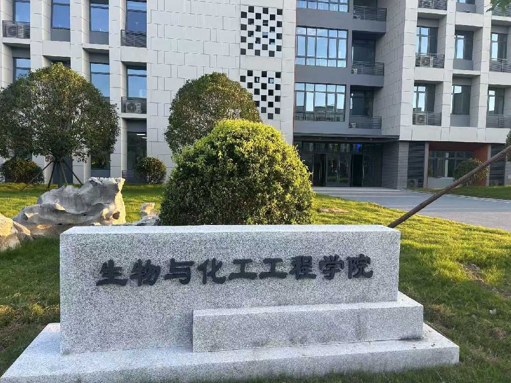 新平彝族傣族自治县扬州职业大学体育场高杆灯项目